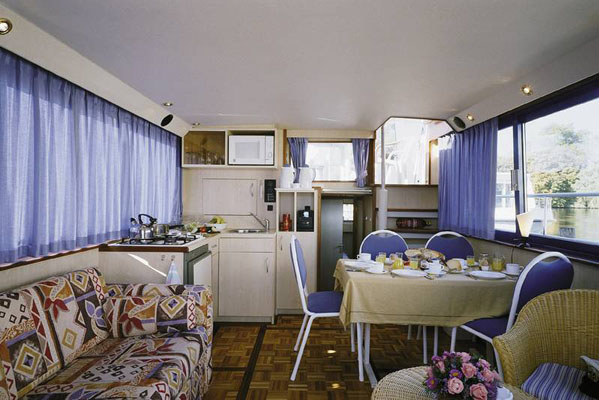 Wohnbereich Motoryacht Safari Houseboat 1050
