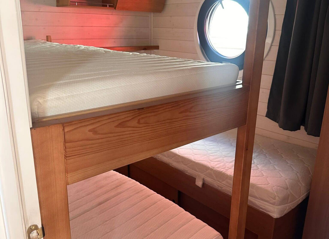 Kabine mit 3 Betten Hausboot Brino