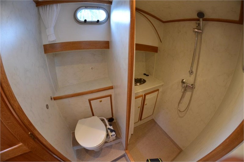 Motoryacht_Gruno_38_Cacilda-dusche-toilette