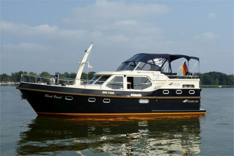 Motoryacht Reline Classic Black Pearl - Unruh Marine