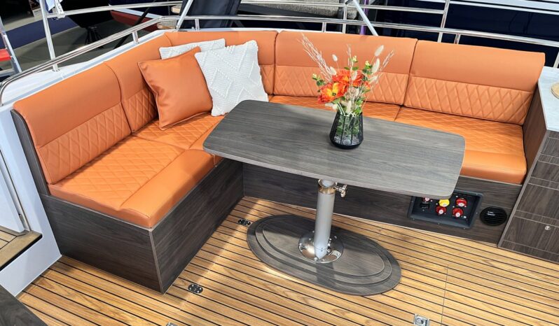 hausboot-nidelv-sira-salon-couch