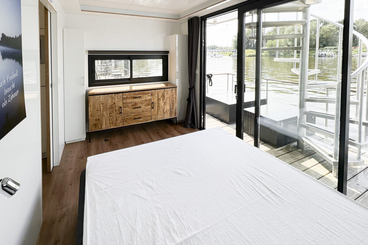 hausboot-spreeperle-kabine-doppelbett