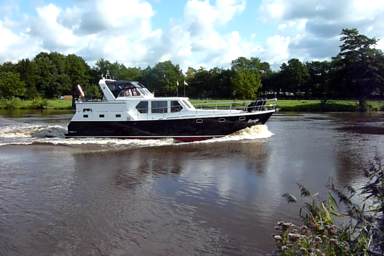 Motoryacht Ronja am Neckar