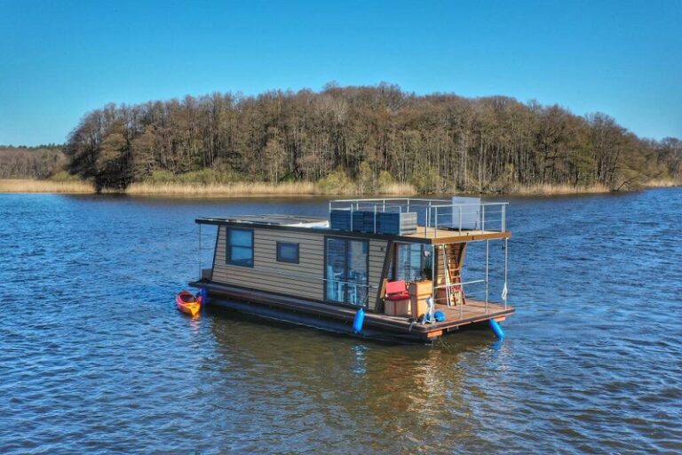 Hausboot Woma 12 Seeliebe an der Mecklenburgischen Seenplatte