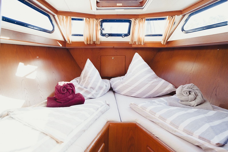 motoryacht-anabell-bett-bug-2