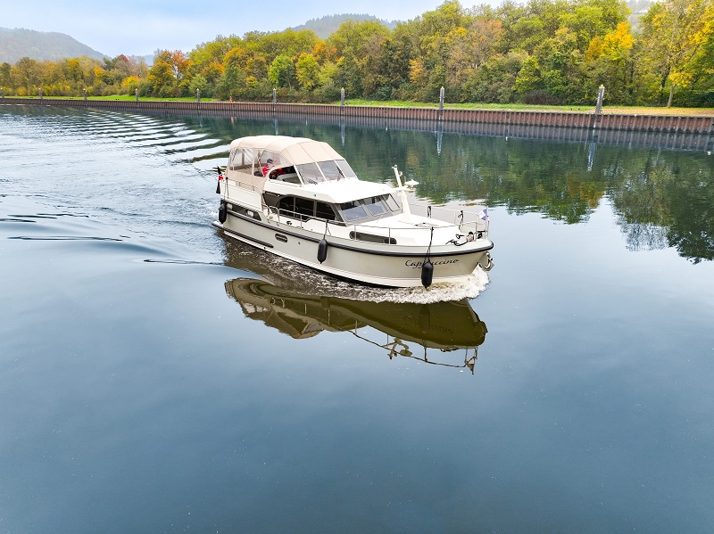 Boot Linssen 35 SL AC Cappuccino - Yachtcharter Holiday Tours