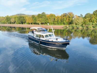 Motoryacht Linssen 40.0 AC Regulus fahrend