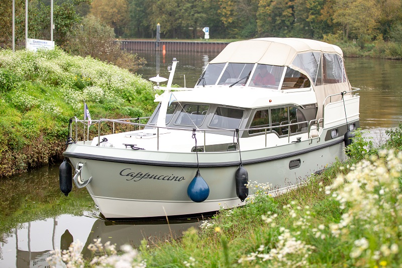 motoryacht-linssen-cappuccino